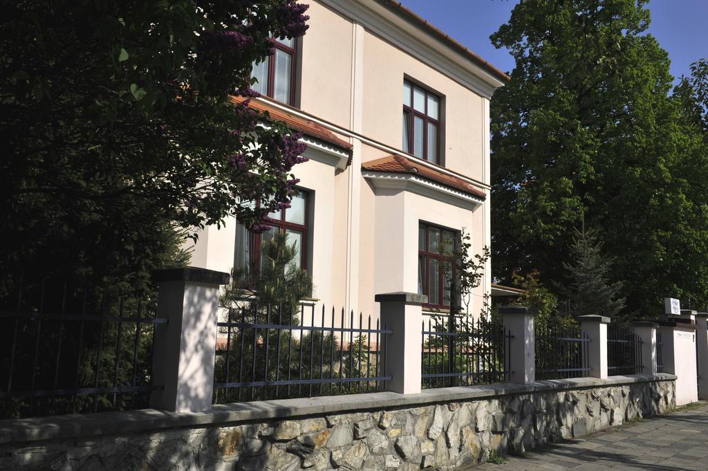 Penzion Moravia ออลอโมตซ์ ภายนอก รูปภาพ