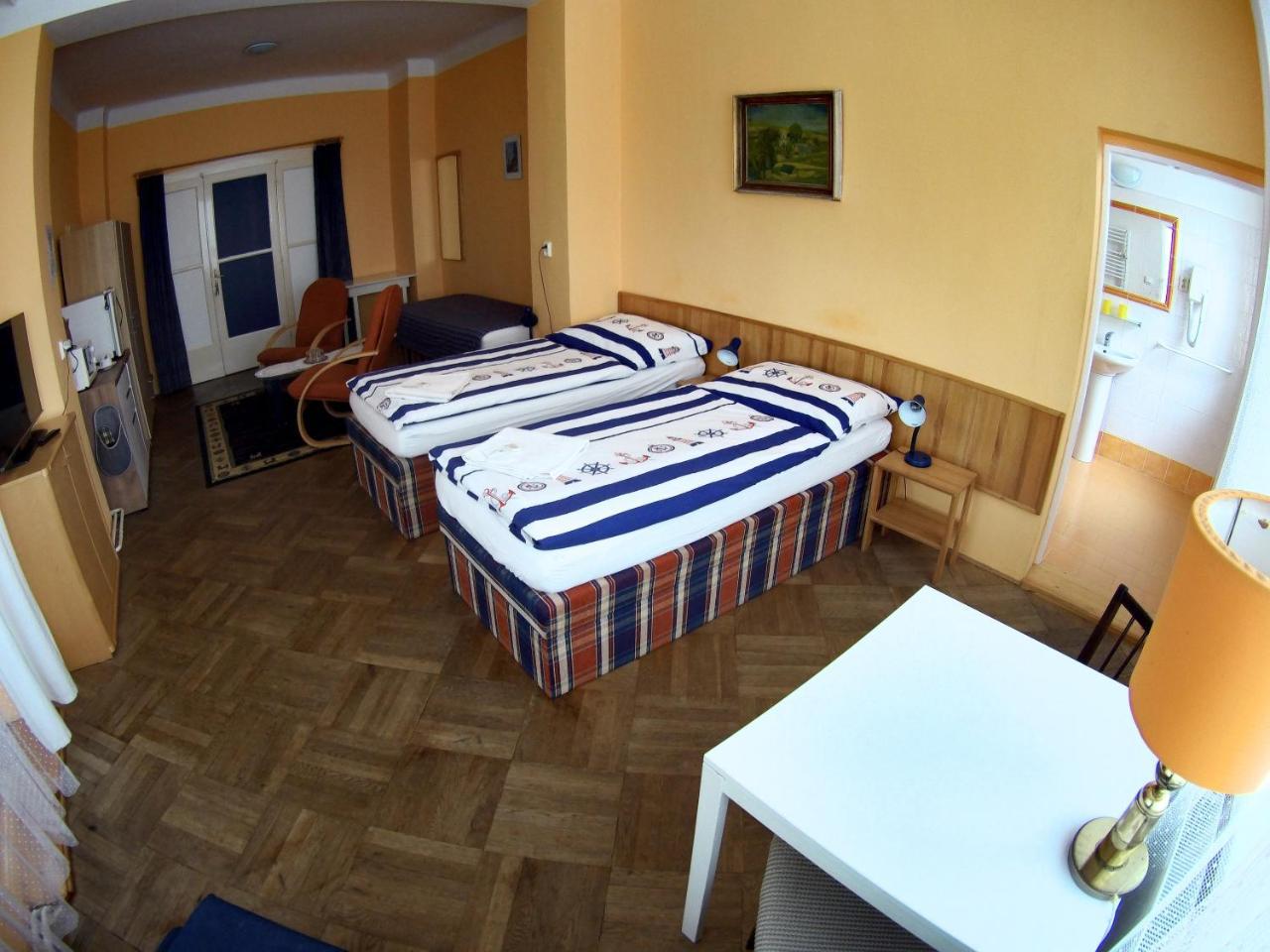 Penzion Moravia ออลอโมตซ์ ภายนอก รูปภาพ